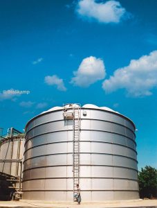 One of Stallkamp's large stainless steel tanks, - Stallkamp Wastewater tank with self-supporting ribbed dome roof.