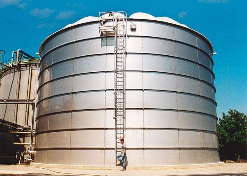 One of Stallkamp's large stainless steel tanks, - Stallkamp Wastewater tank with self-supporting ribbed dome roof.