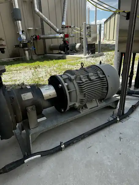 Each of the two 1.4-million-gallon anaerobic digesters at De Jongs Family Farms are served by two Landia GasMix systems, which feature the proven Landia Chopper Pump.